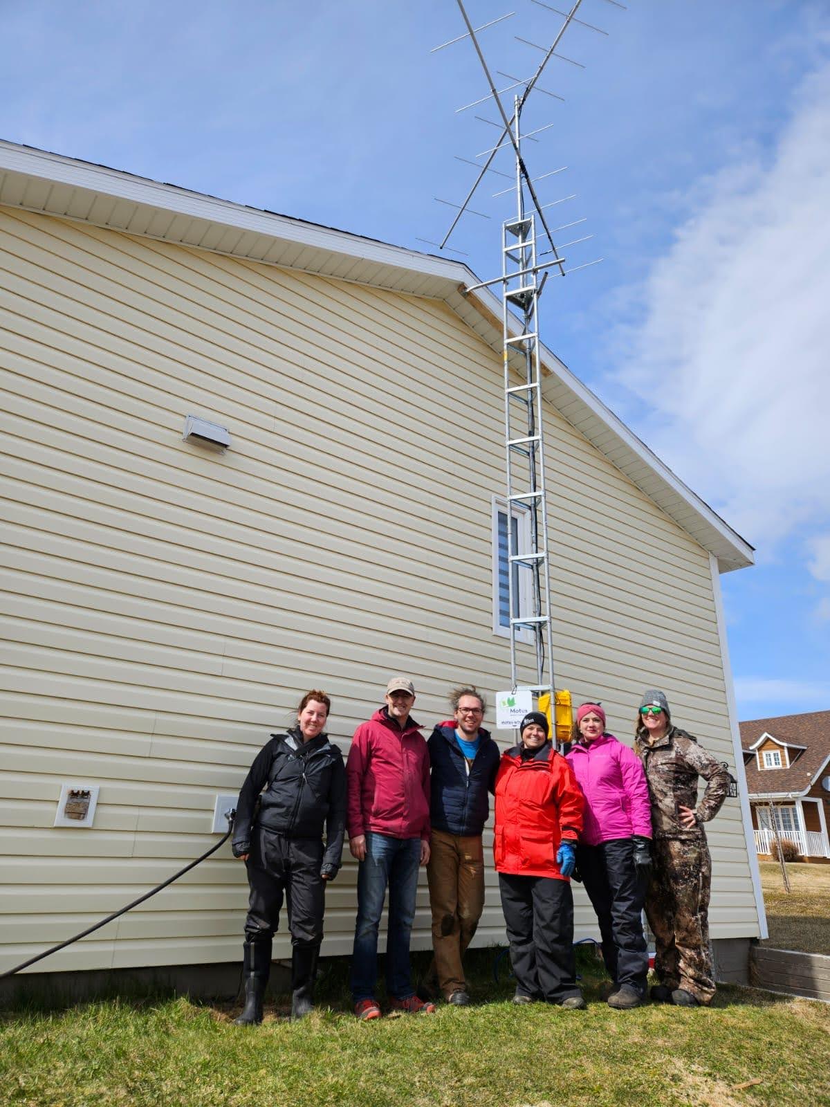 Birds Canada Motus Coordinator Erica Geldart, wildlife photographer and Citizen Scientist Vernon Buckle, Birds Canada Motus Program Coordinator Lucas Berrigan, NunatuKavut Community Council Wildlife Biologist Sara Pearce-Meijerink, NunatuKavut Community Council Wildlife Stewardship Technician Kayla Brown, and Environment and Climate Change Canada Wildlife Biologist Regina Wells next to the Motus station at English Point, NL.<br />
